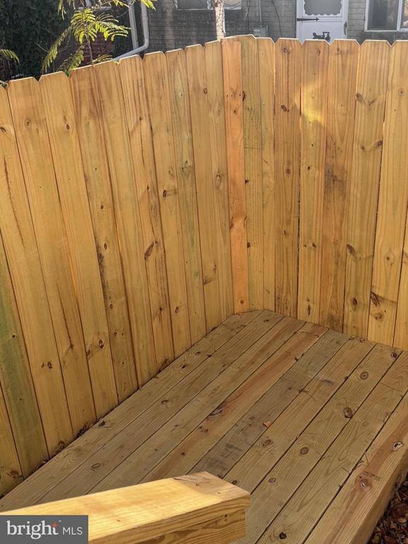 Building Photo - 914 Burnside Rd