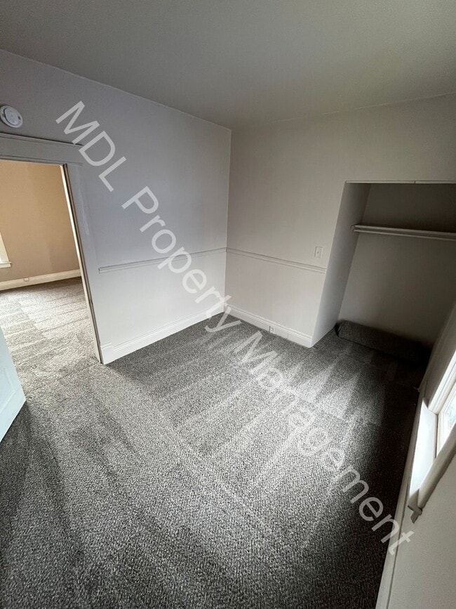 Building Photo - 3 Bedroom Home Available Now!