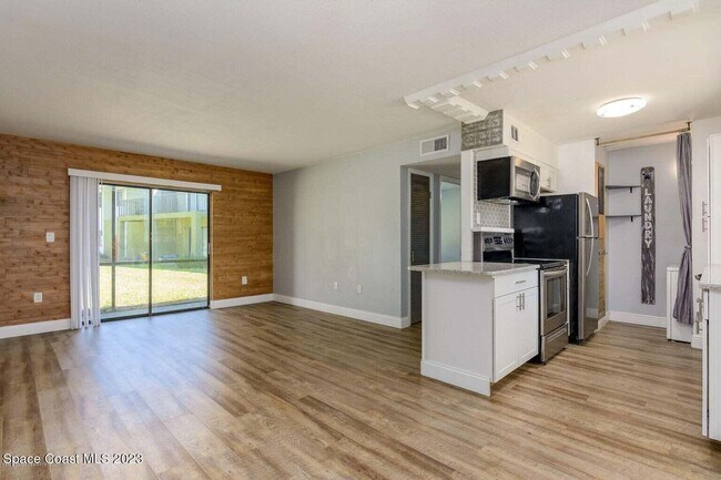 Building Photo - 2253 Flower Tree Cir