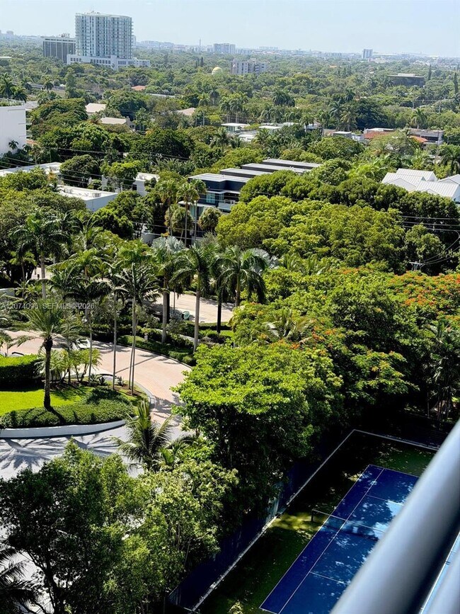 Building Photo - 2025 Brickell Ave