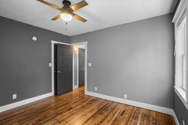 Building Photo - 1 Bedroom 1 Bath Duplex in the Heart of Auburn