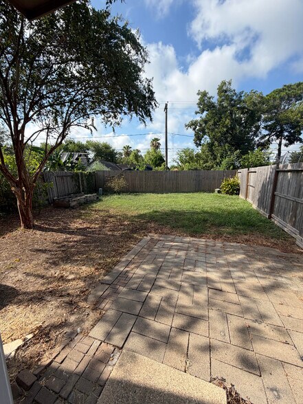 Building Photo - 6312 Stoney Creek Dr