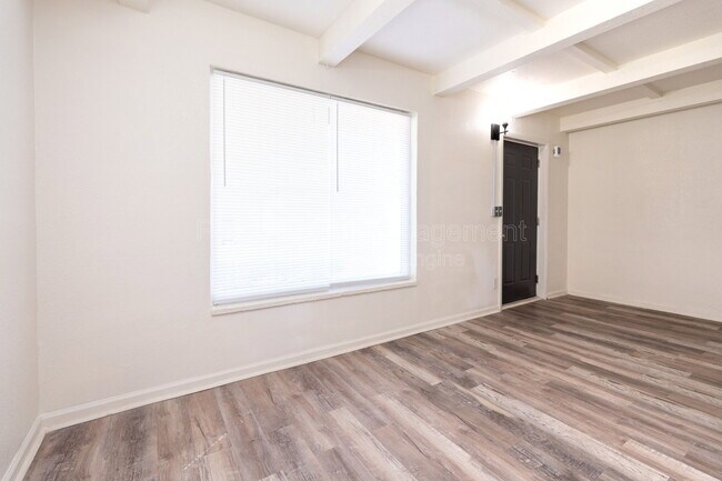 Building Photo - 1335 W Dora St