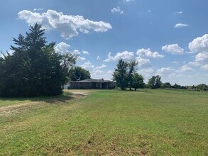 Building Photo - 8901 Rolling Meadows Dr