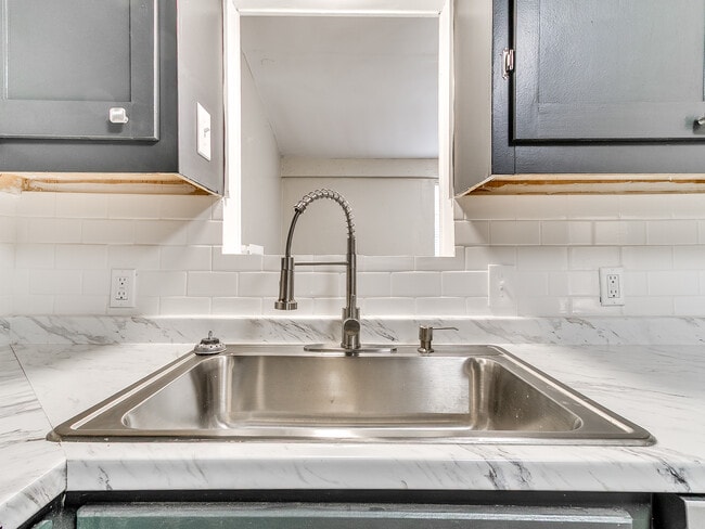 Building Photo - 220 E Jacobs Dr