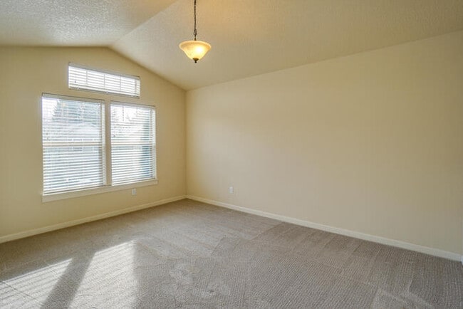 Building Photo - BEAUTIFUL THREE BEDROOM HOME IN FELIDA