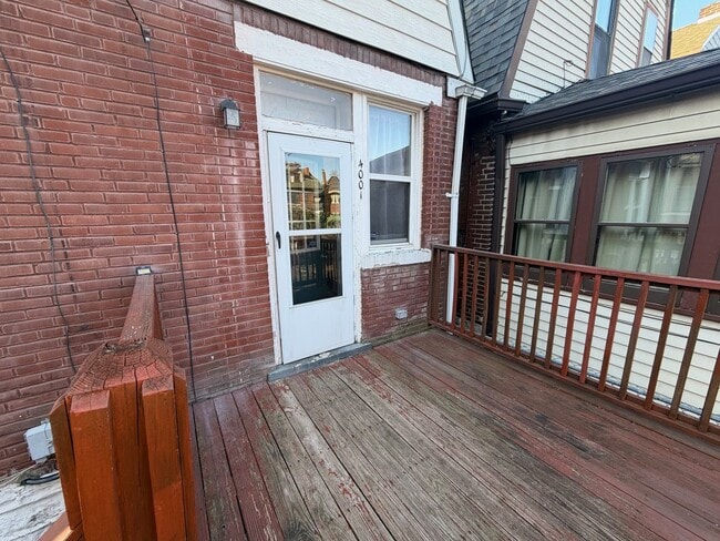 Building Photo - Garden District Gem Just Steps from It All