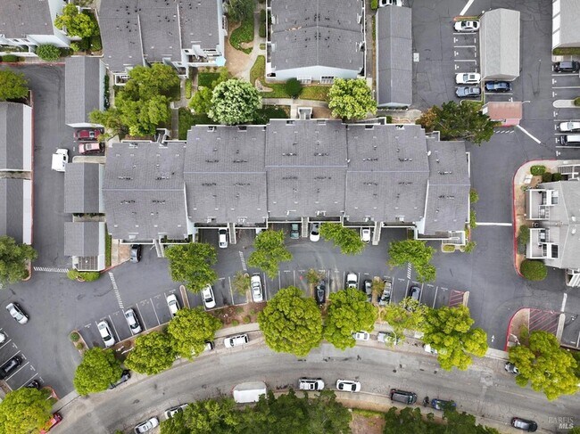Building Photo - 165 Oddstad Dr