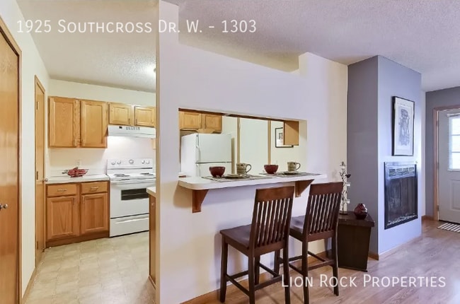 Building Photo - 1925 Southcross Dr W
