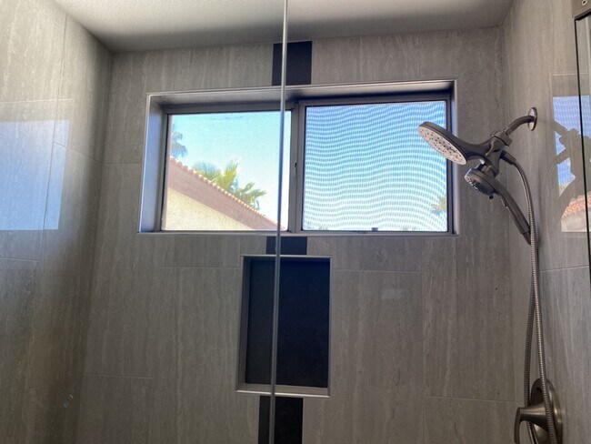 Building Photo - Must See 2/2.5 Condo in Pointe South Mount...
