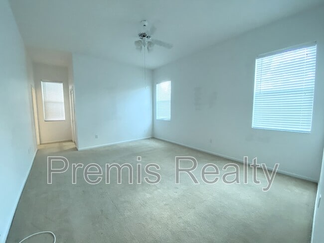 Building Photo - 642 Weathersfield Dr
