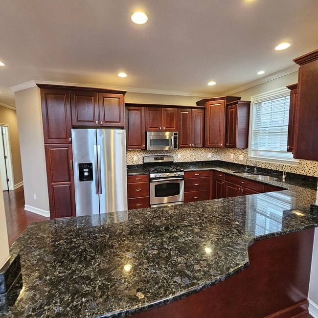 Building Photo - 3 Bedroom, 2.5 Bath Townhome Near Lake St. Clair with Finished Basement, Attached Oversized 2 Car...