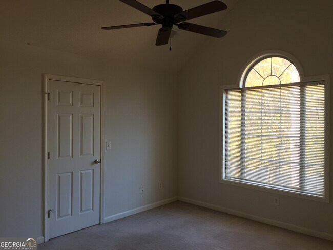 Building Photo - 20 Bridgewater Dr