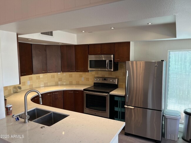 Building Photo - 3713 E Glenrosa Ave