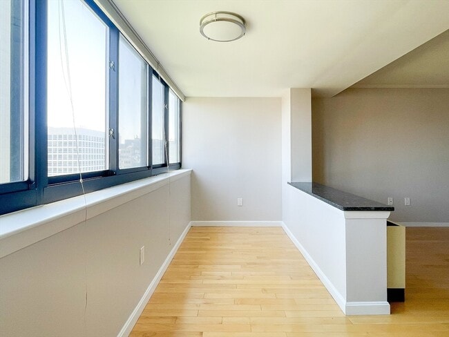 Building Photo - 9 Hawthorne Pl
