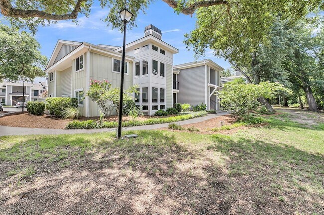 Building Photo - 266 Alexandra Dr