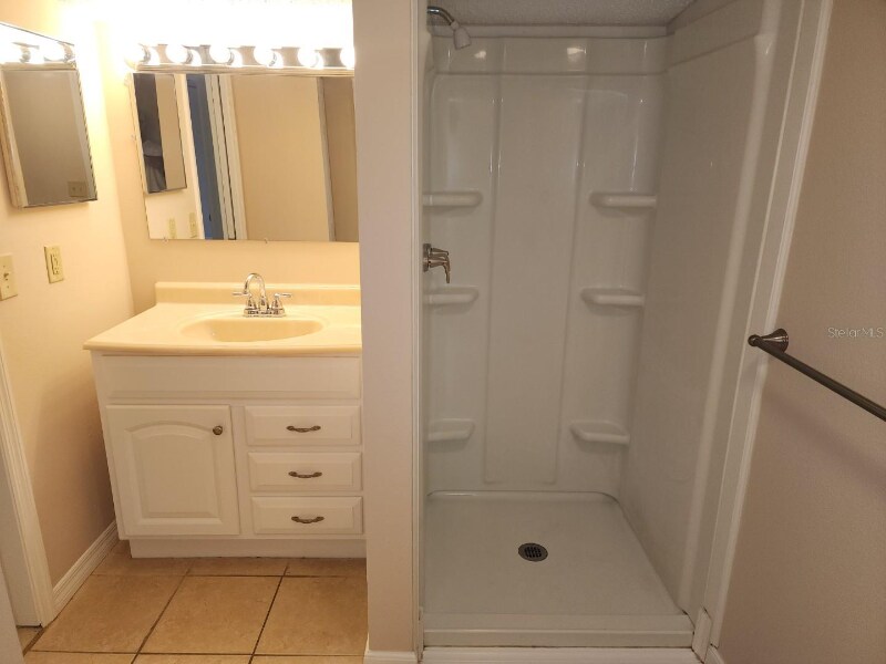 Building Photo - 3211 20th Ave W