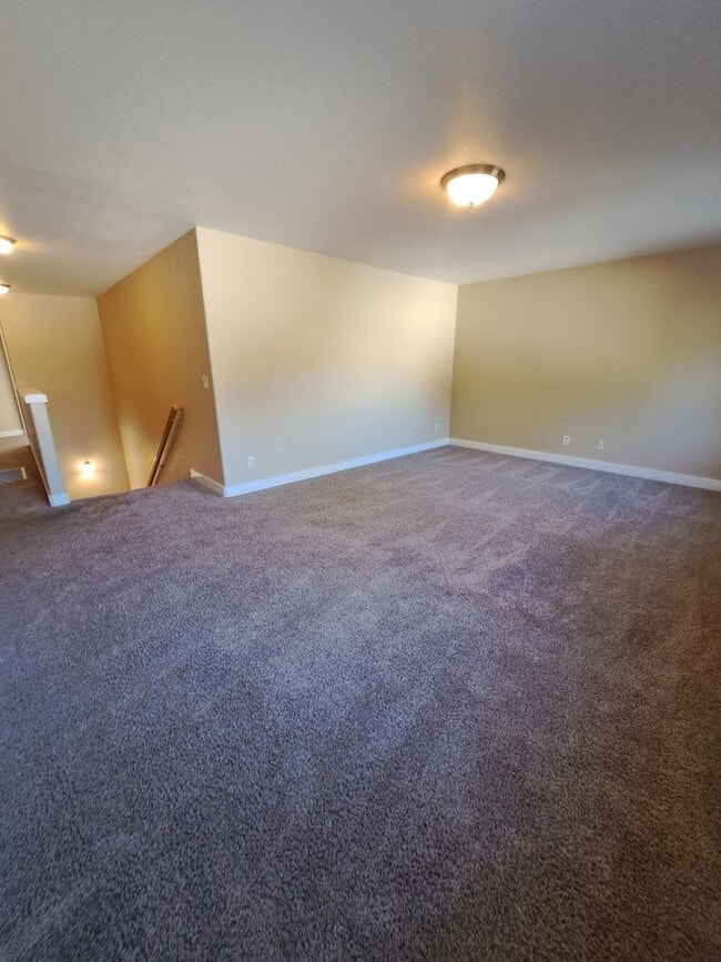 Building Photo - Secluded 5 bedroom Amazing Views Green Space