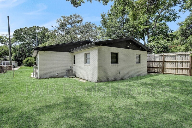 Building Photo - 2643 Vernon St