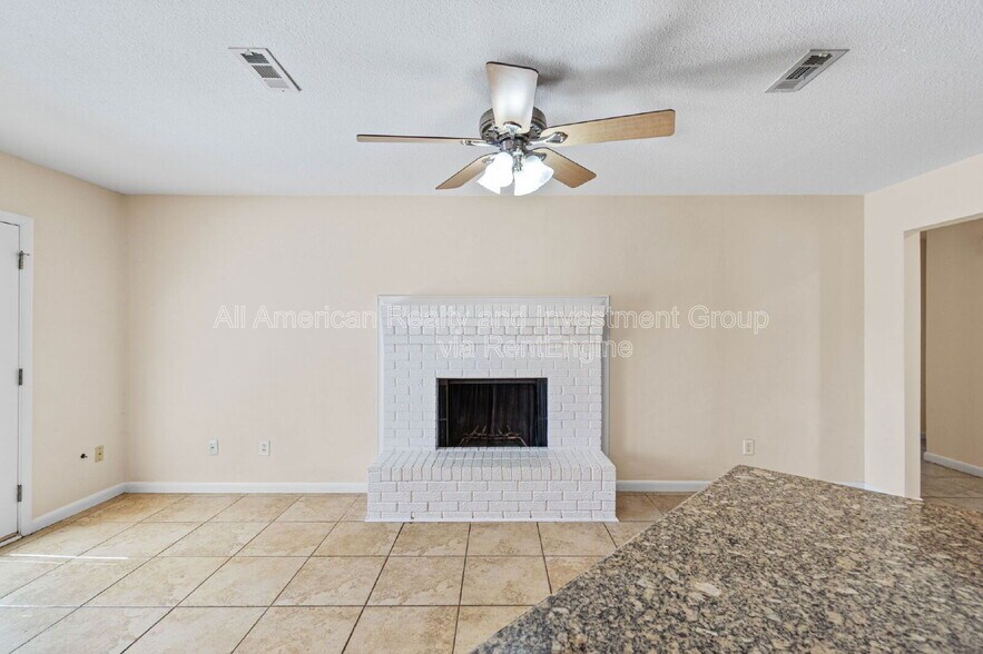 Building Photo - 137 Deville Dr