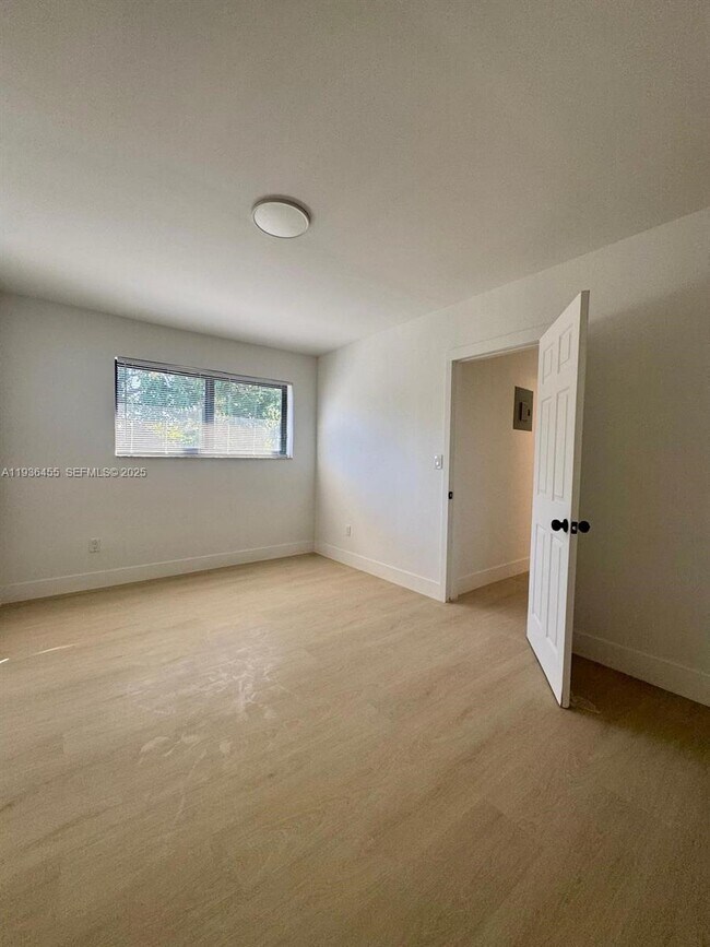 Building Photo - 7535 NE 2nd Ct