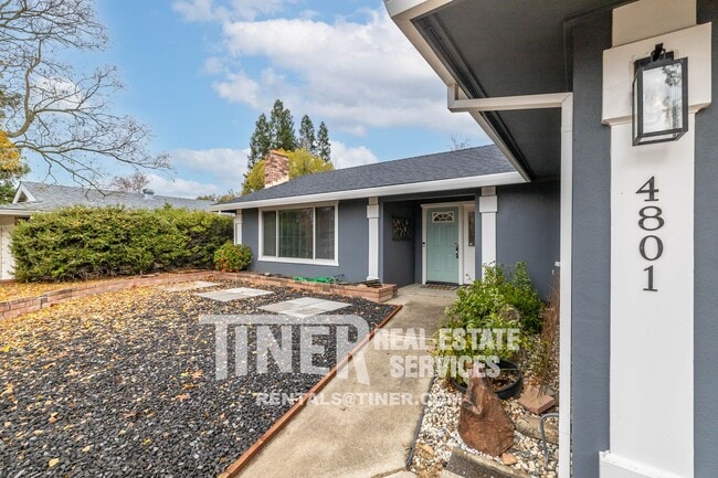 Building Photo - 4801 Papaya Dr