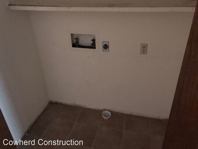 Building Photo - 2 br, 1 bath House - 3618 B S. Farm Rd 135