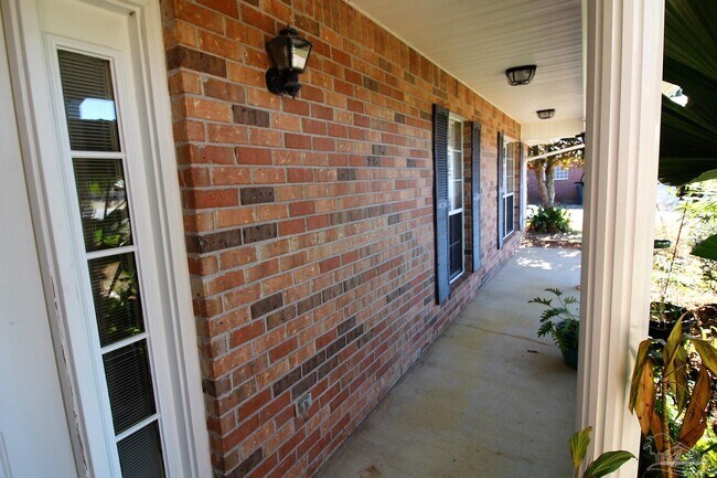 Building Photo - 10319 Wailuku Dr