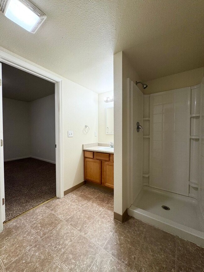 Building Photo - OL2441