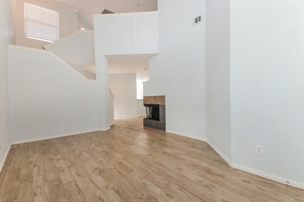 Building Photo - 9867 Walnut Hill Dr