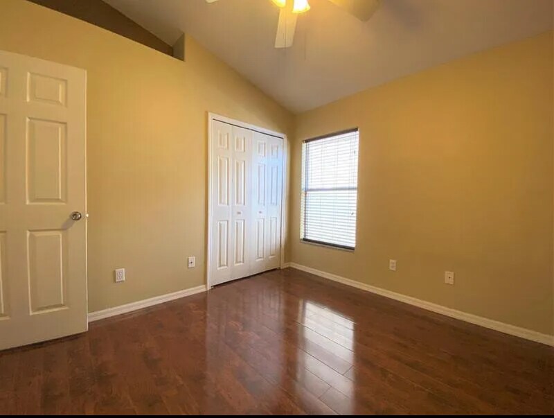 Building Photo - 10033 Silmarien St