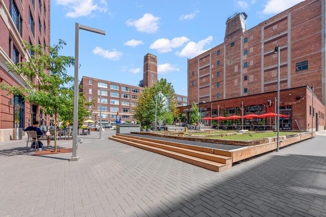 Building Photo - 748 N 3rd St