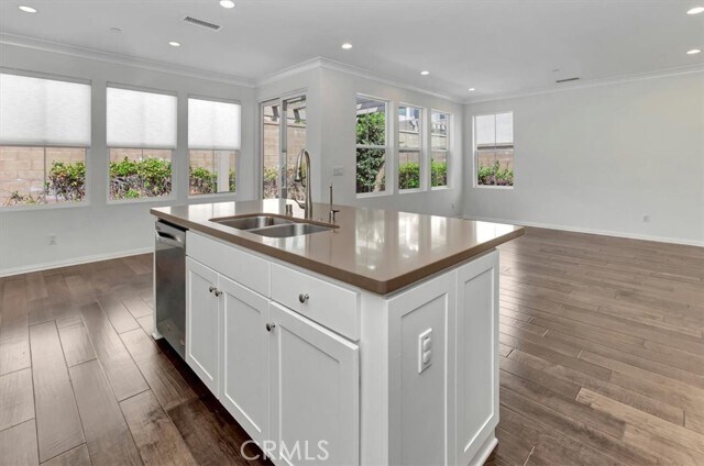 Building Photo - 102 Island Coral