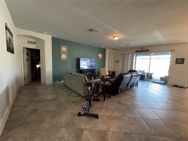 Building Photo - 420 Grande Vista Blvd