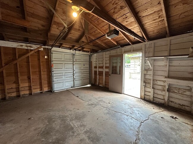 Building Photo - 2521 Sunnybrook Dr