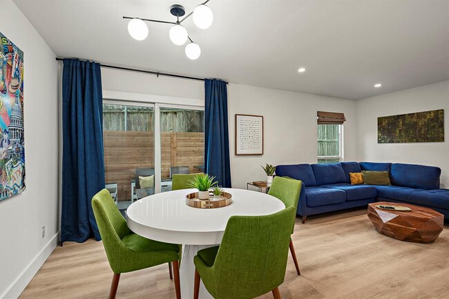 Building Photo - 1206 Hollow Creek Dr