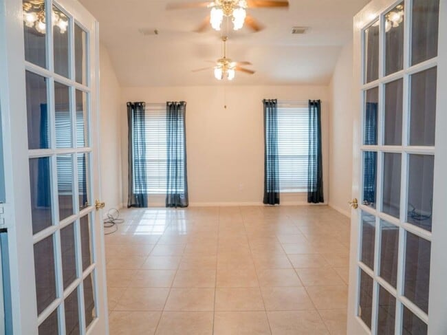 Building Photo - 3638 Desert Run Dr