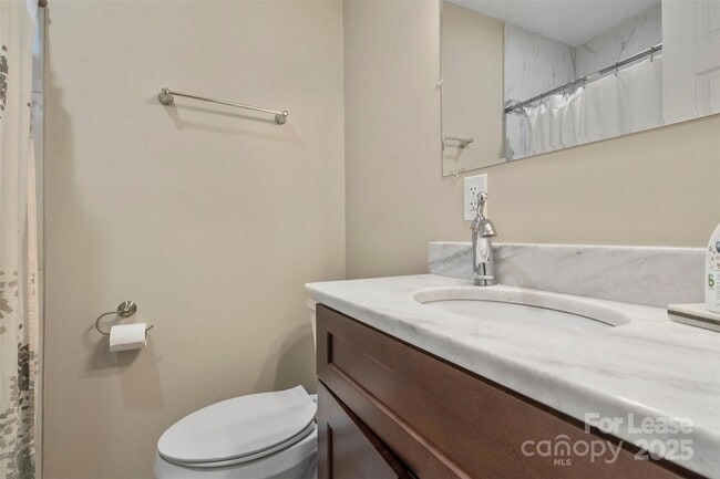 Building Photo - 2521 Dora Dr