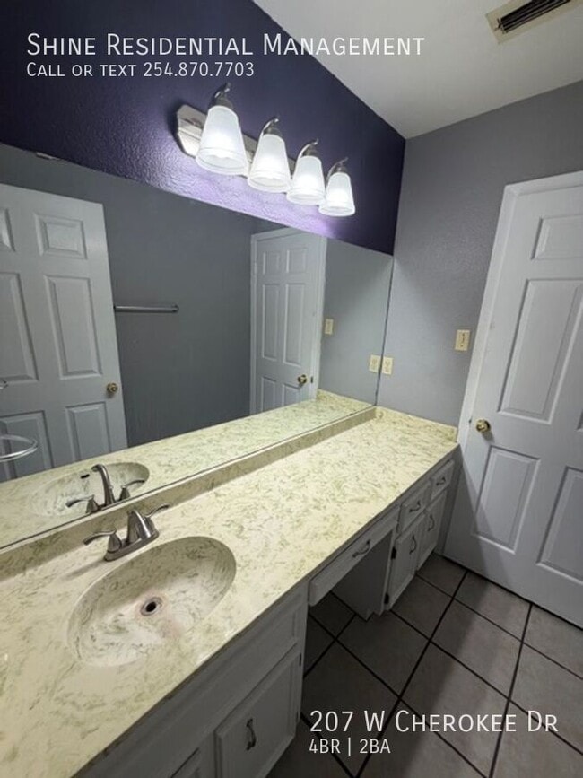 Building Photo - 207 W Cherokee Dr