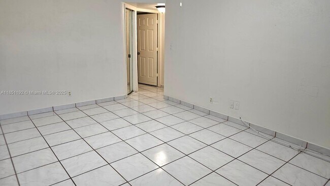 Building Photo - 13715 Kendale Lakes Cir