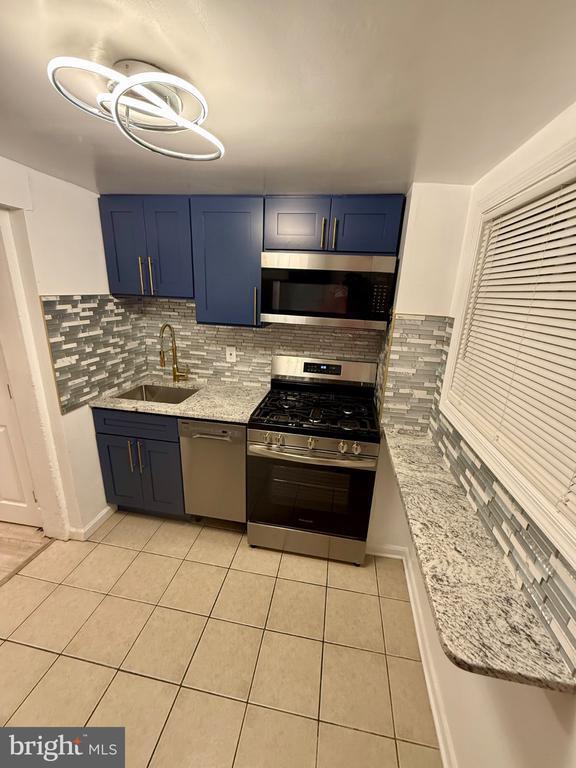 Building Photo - 2048 N Darien St