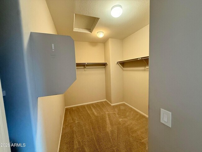 Building Photo - 943 W Danish Red Trail