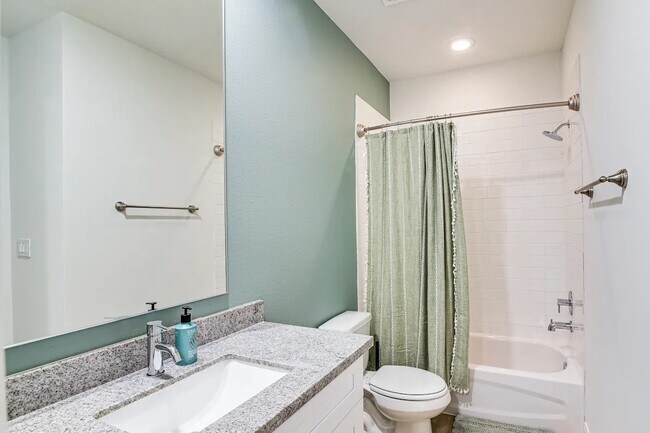 Building Photo - 5111 Briscoe St