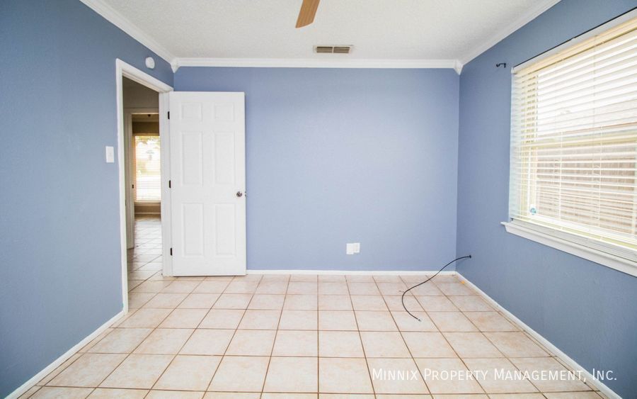 Building Photo - 4429 Esmond Dr