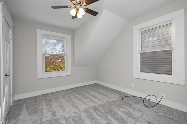 Building Photo - 229 Woodview Ave