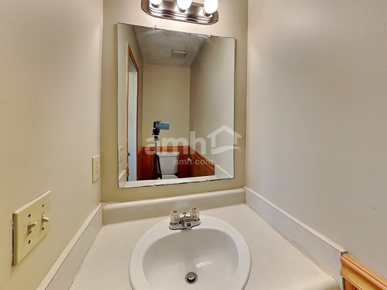 Building Photo - 5448 Longworth Dr