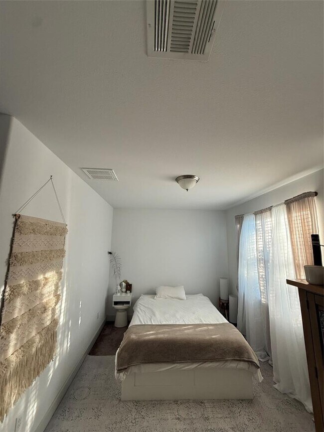 Building Photo - 2214 Capulet St