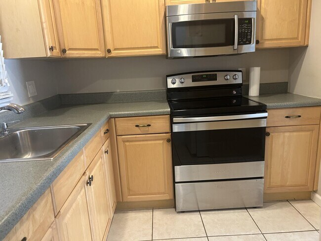 Building Photo - 10693 N Military Trl