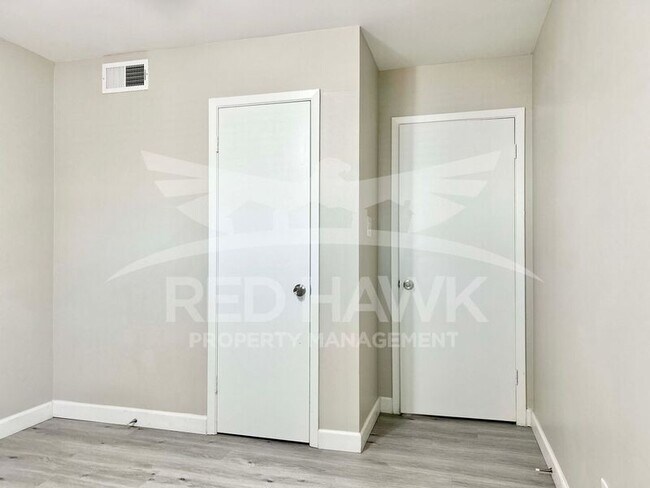 Building Photo - 117 W Del Rio Dr