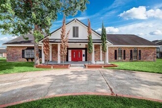 Building Photo - 10627 Sandpiper Dr
